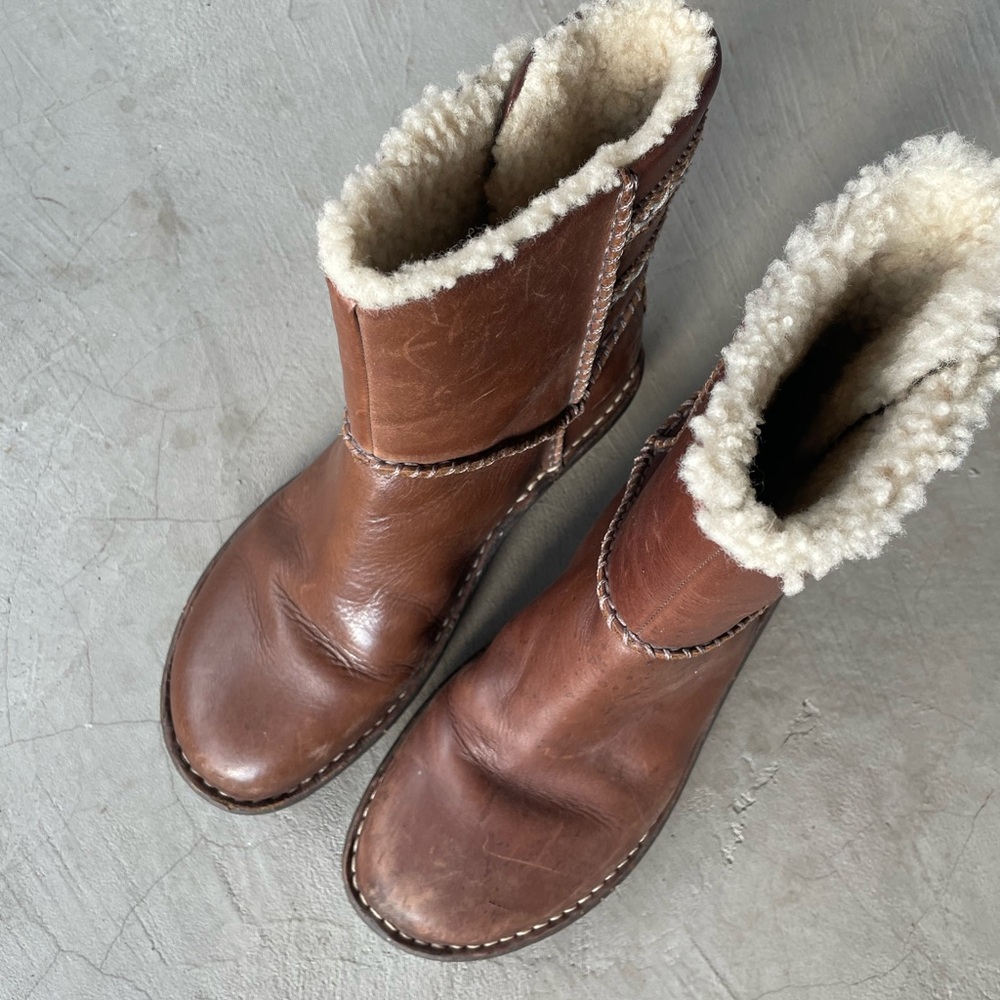 UGG | 'Lillie' Brown Leather Ankle Boots - Picture 3 of 6